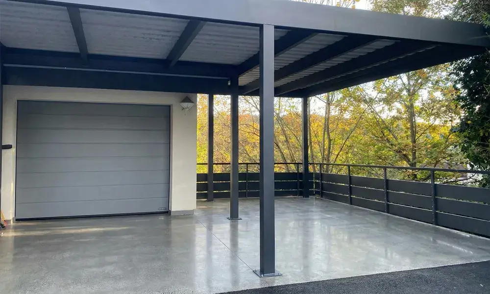 Carport mit Eingang