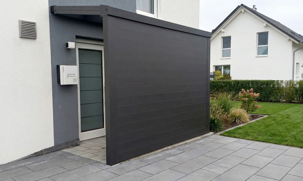 Sichtschutz Ueberdachung fuer den Eingang